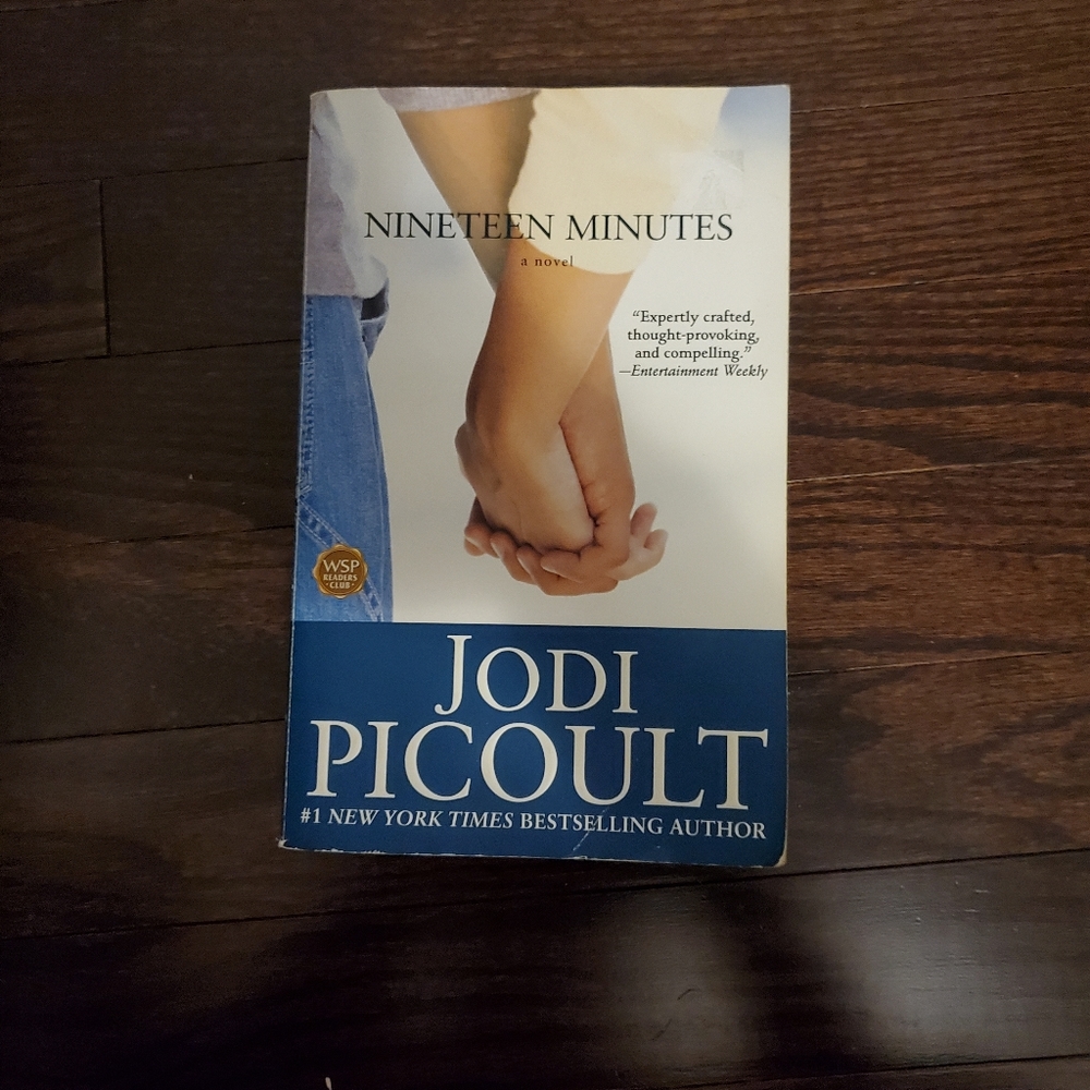 4/$20! Novel Book by Jodi Picoult